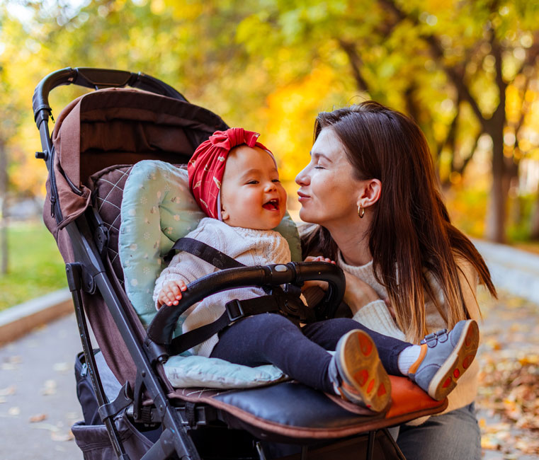 ¿Qué beneficios tiene usar un cochecito o silla de paseo?